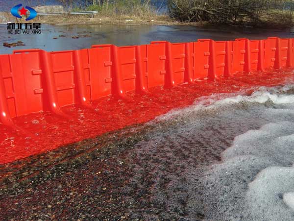 红色挡水板用于改变水的流向